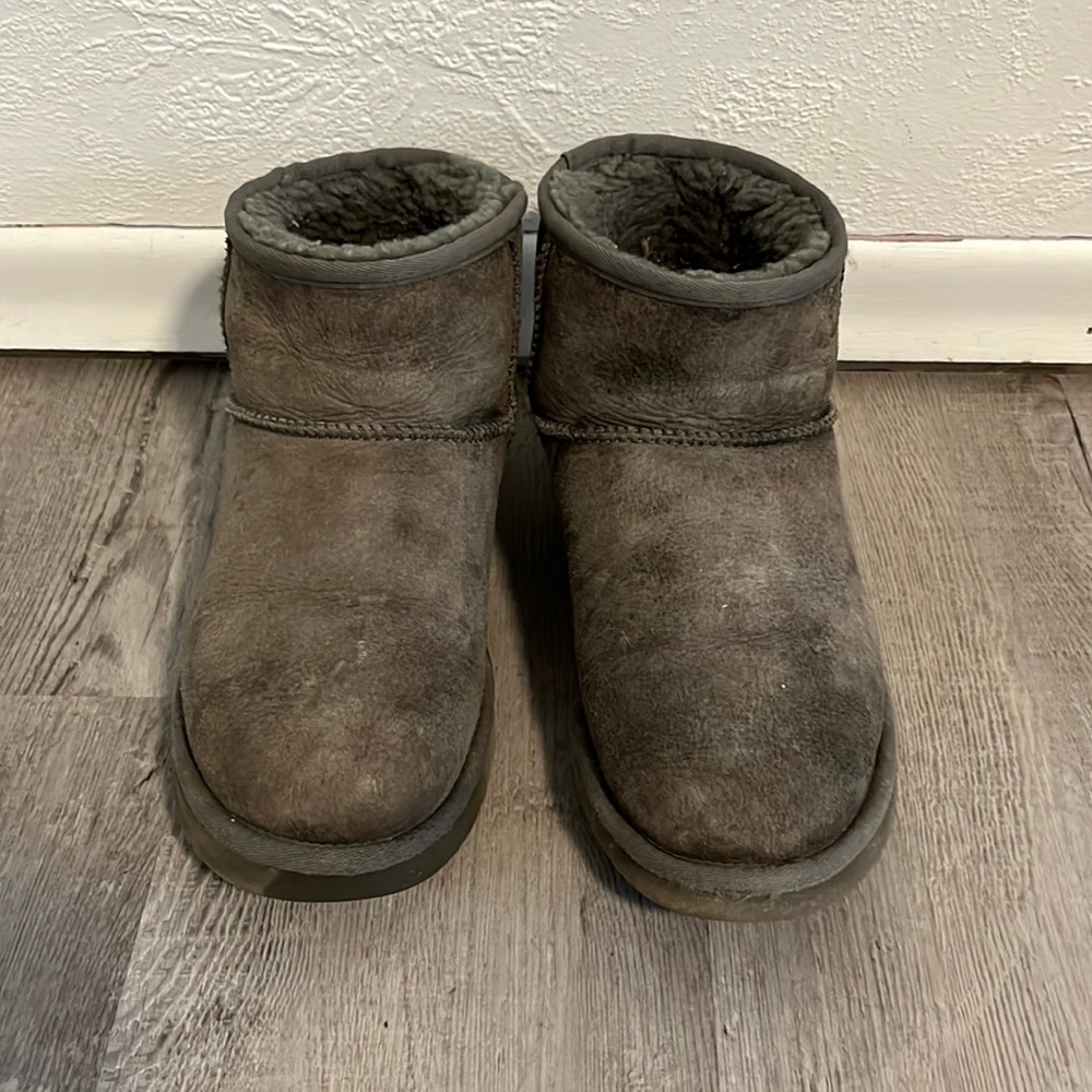 UGG Classic Ultra Mini - size 8 - grey